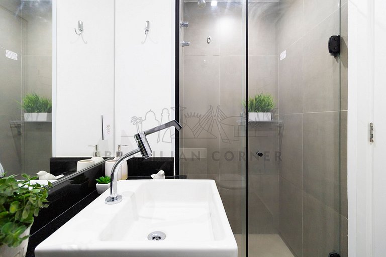 New and modern in Jardins with pool and gym