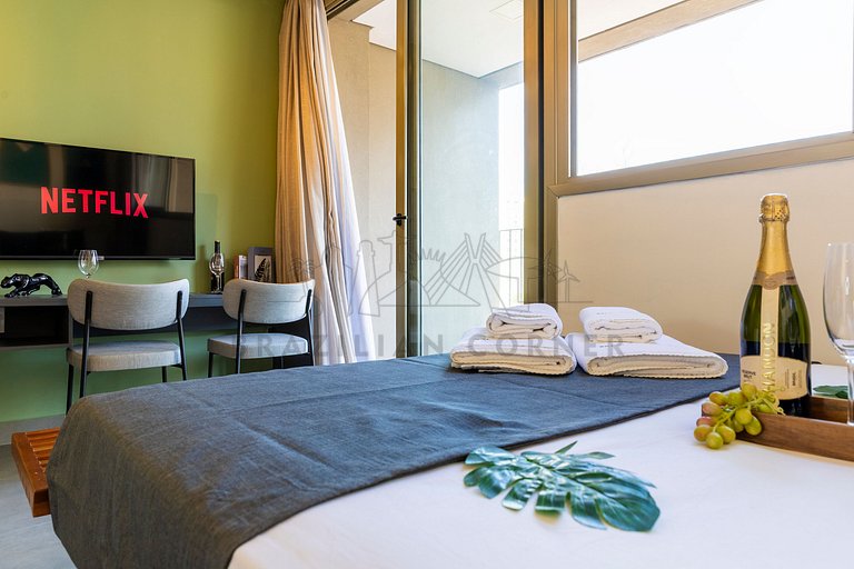 Modern and new in Jardins with AC, pool and gym