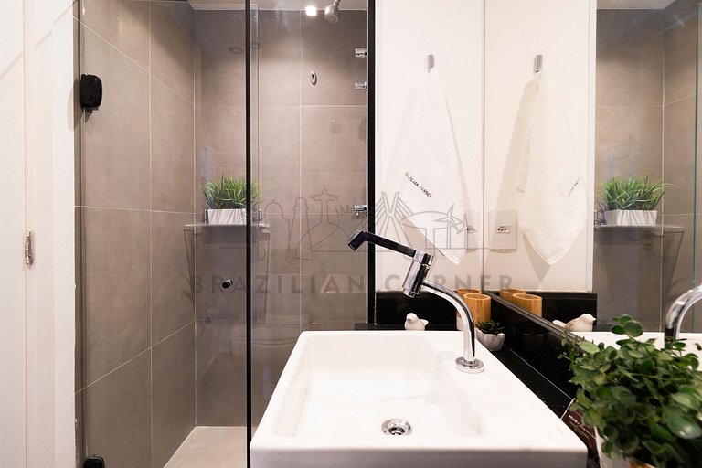 Modern and new in Jardins with AC, pool and gym