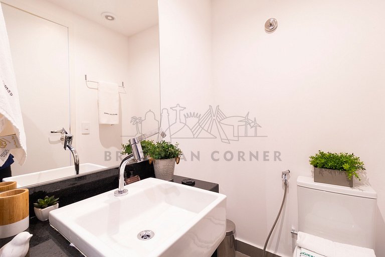 Modern and new in Jardins with AC, pool and gym