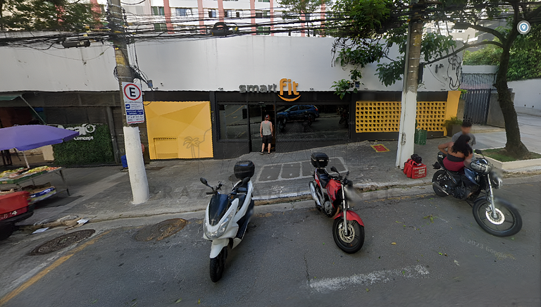 Novo e moderno nos Jardins com piscina e academia