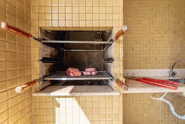 200 m from the beach w/ pool, barbecue and jacuzzi