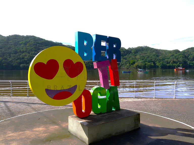 200 m from the beach w/ pool, barbecue and jacuzzi