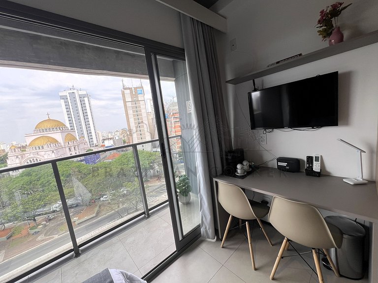 Vista incrível com piscina na cobertura e academia