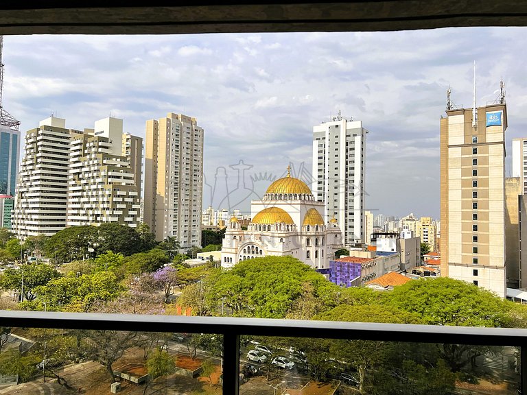 Vista incrível com piscina na cobertura e academia