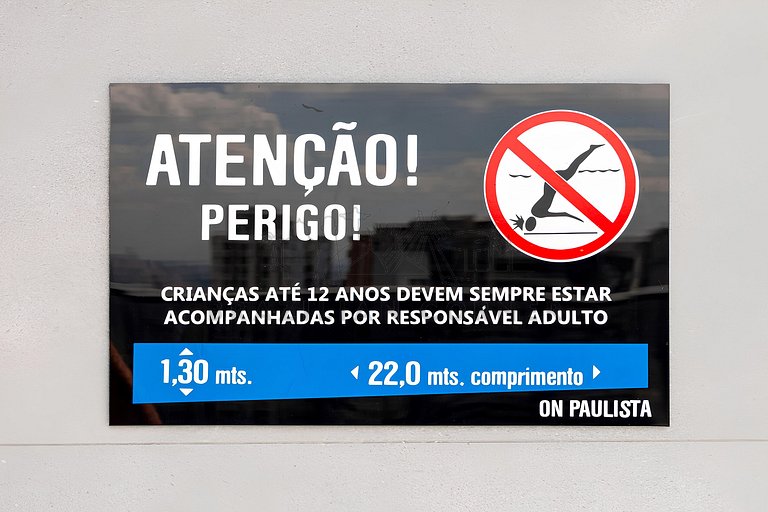 Vista incrível com piscina na cobertura e academia