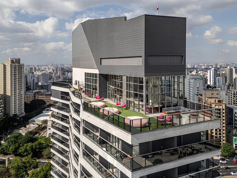 Vista incrível com piscina na cobertura e academia