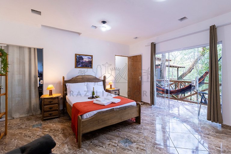 House with 5 Suites, Pool, and Stunning Views