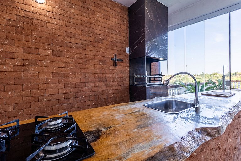 House with 5 Suites, Pool, and Stunning Views