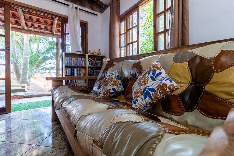 House with 5 Suites, Pool, and Stunning Views