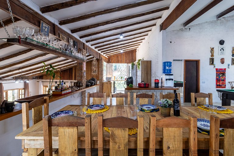 House with 5 Suites, Pool, and Stunning Views