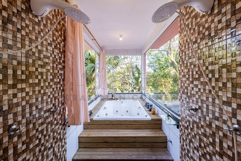 House with 5 Suites, Pool, and Stunning Views