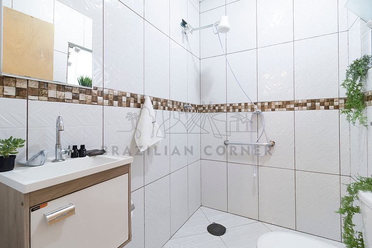 House with 5 Suites, Pool, and Stunning Views