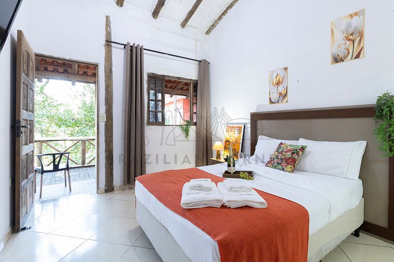 House with 5 Suites, Pool, and Stunning Views