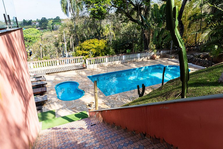 House with 5 Suites, Pool, and Stunning Views