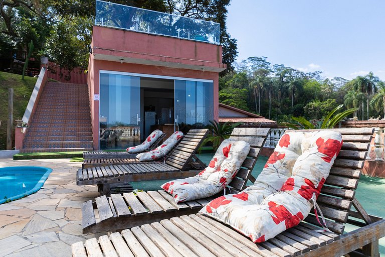 House with 5 Suites, Pool, and Stunning Views