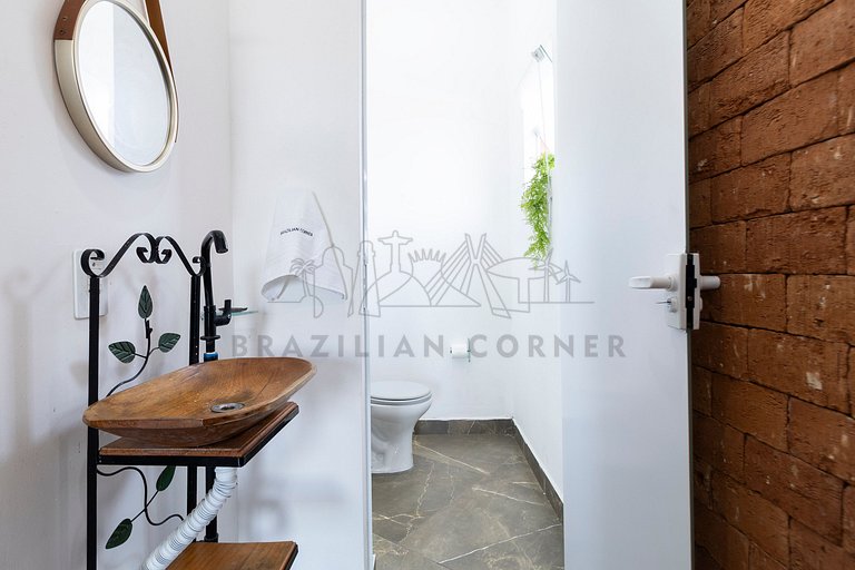 House with 5 Suites, Pool, and Stunning Views