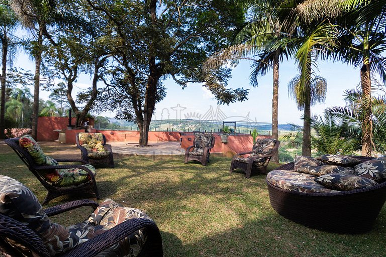 House with 5 Suites, Pool, and Stunning Views