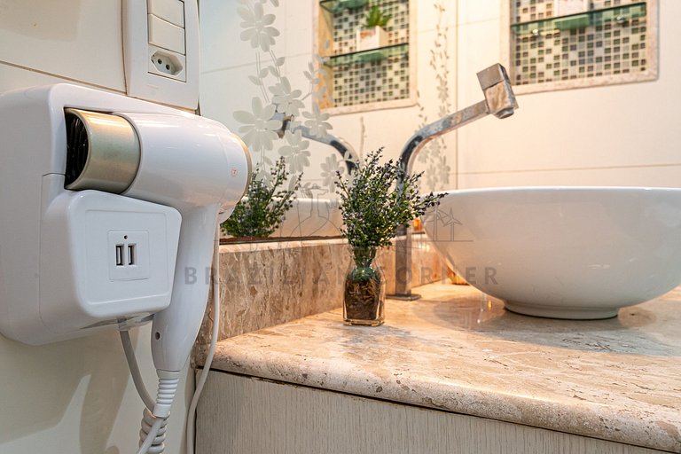 Confortável e bem localizado a 600m da praia