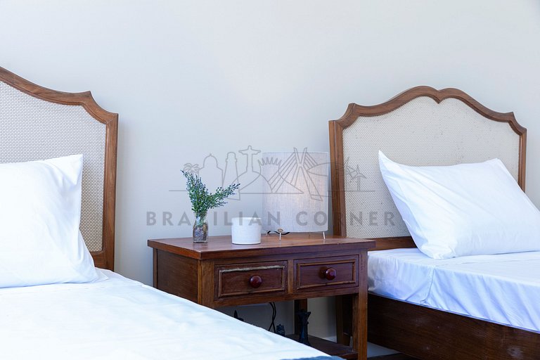 Oceanfront with 5 Bedrooms and Incredible Views