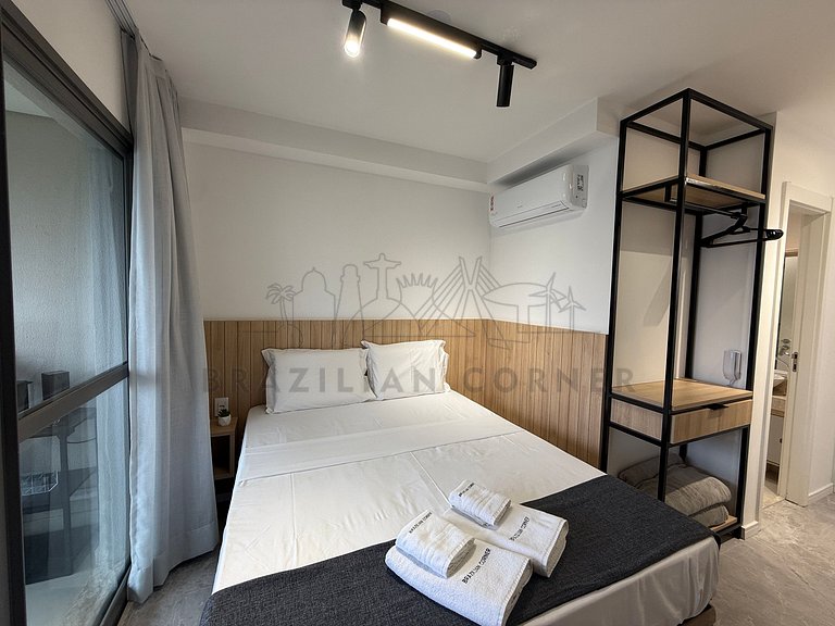 Moderno na Vila Mariana com AC e cama Queen