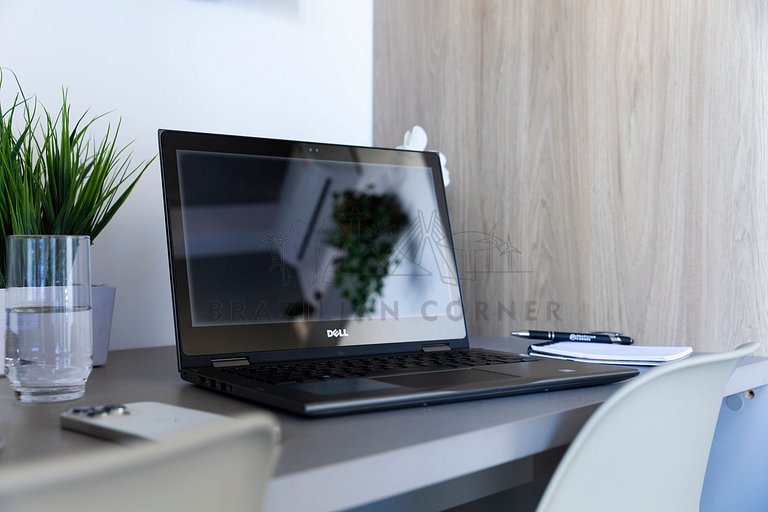 Vista incrível com piscina na cobertura e academia