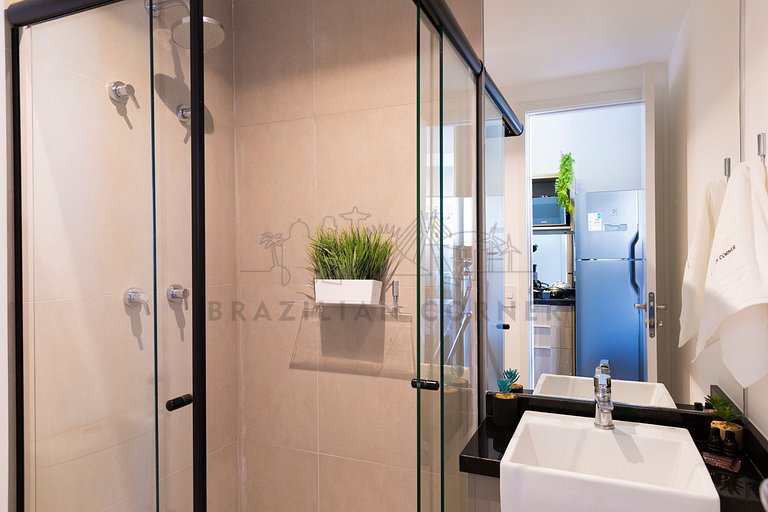 Vista incrível com piscina na cobertura e academia