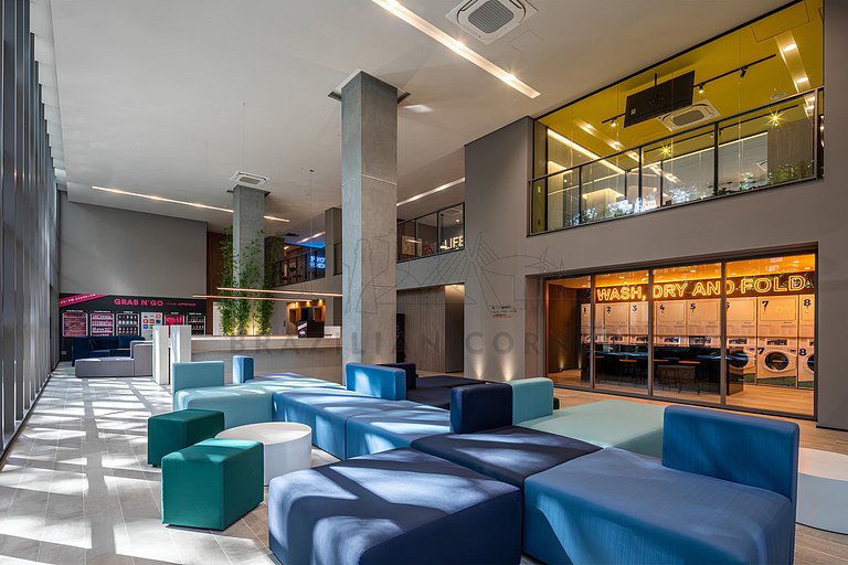 Vista incrível com piscina na cobertura e academia