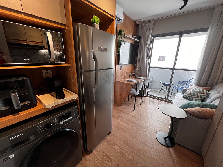 Moderno e tecnológico c/ AC, piscina e academia