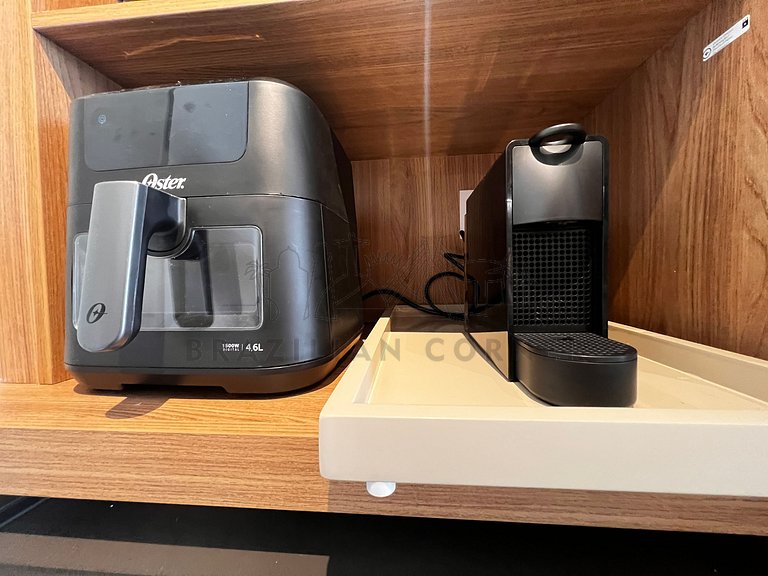 Moderno e tecnológico c/ AC, piscina e academia