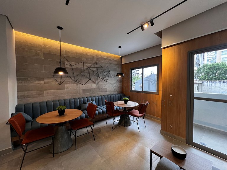 Moderno e tecnológico c/ AC, piscina e academia