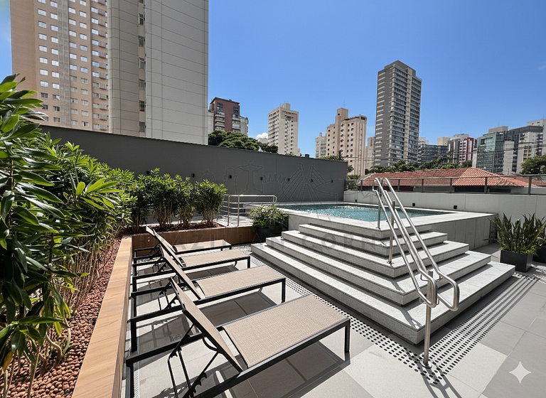 Moderno e tecnológico c/ AC, piscina e academia