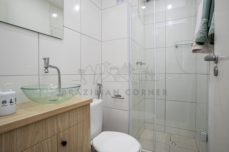 Moderno com ar- condicionado, piscina e academia