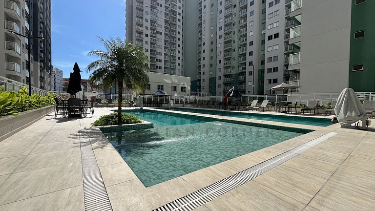 Moderno com ar- condicionado, piscina e academia