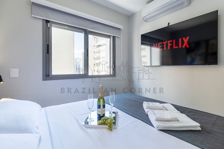 Moderno e tecnológico c/ AC, piscina e academia