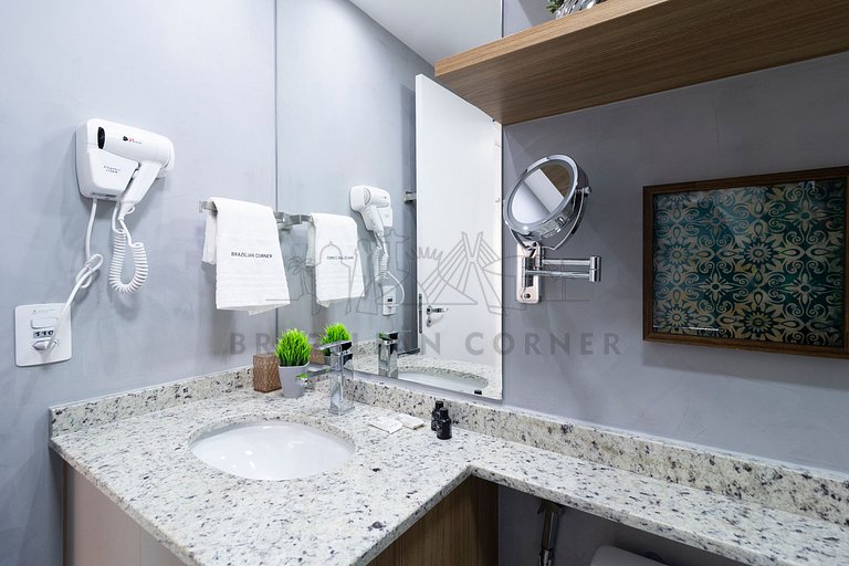 Moderno e tecnológico c/ AC, piscina e academia