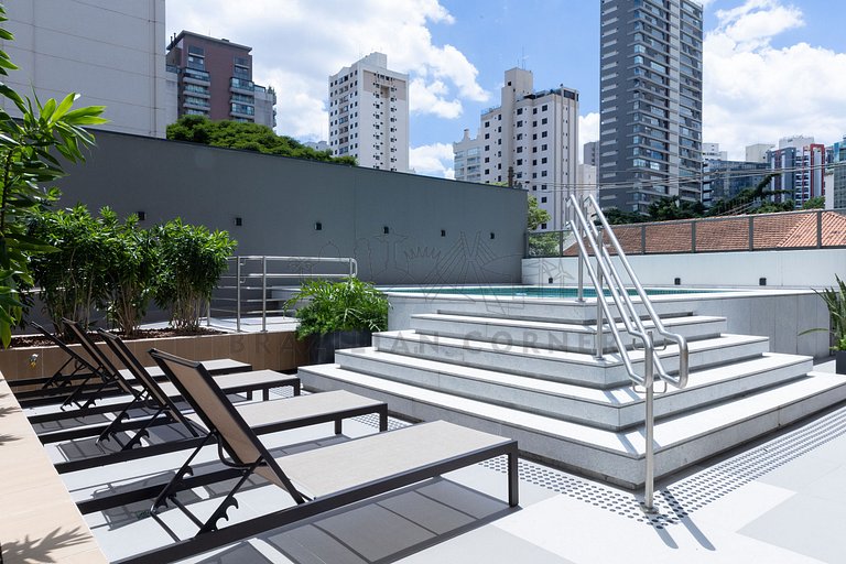 Moderno e tecnológico c/ AC, piscina e academia