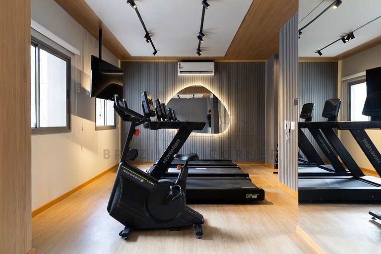 Moderno e tecnológico c/ AC, piscina e academia