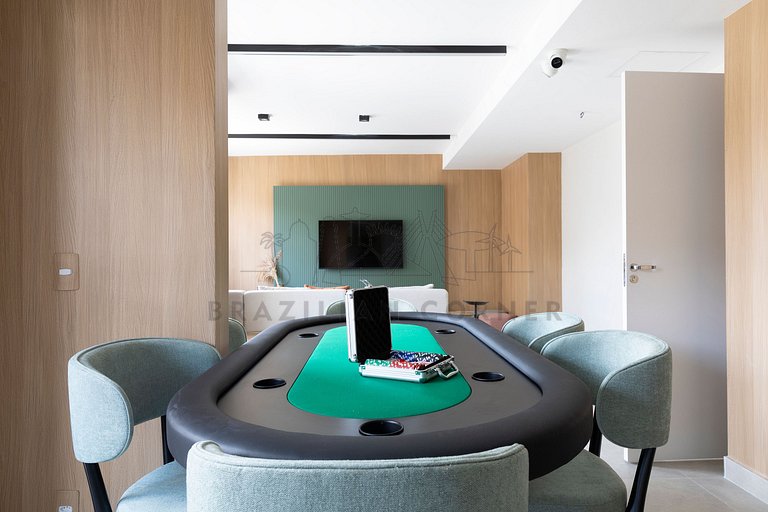 Moderno e tecnológico c/ AC, piscina e academia