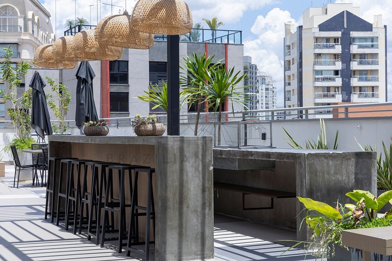 Moderno e tecnológico c/ AC, piscina e academia