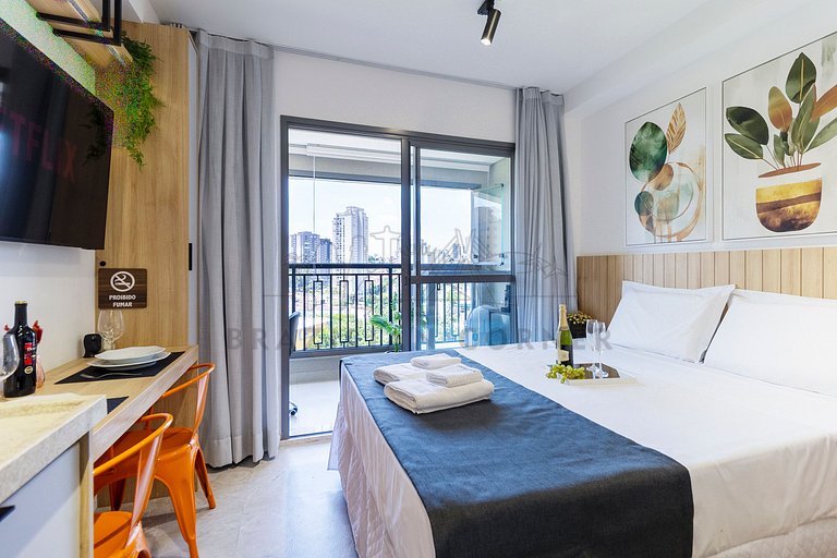 Moderno na Vila Mariana com AC e cama Queen