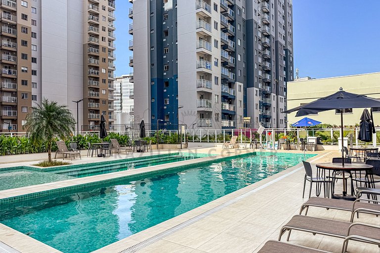 Moderno com ar- condicionado, piscina e academia