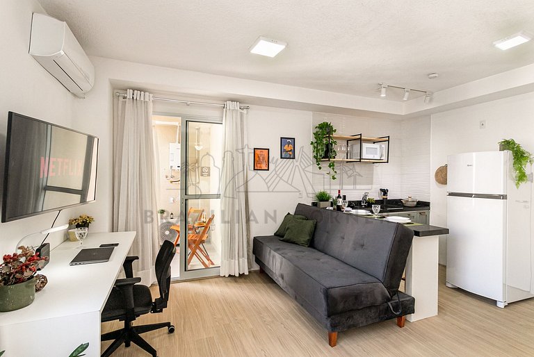 Moderno com ar- condicionado, piscina e academia