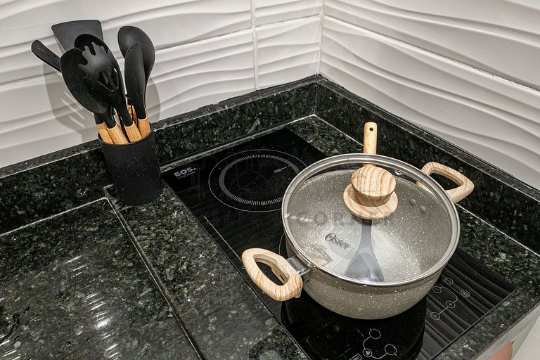 Moderno com ar- condicionado, piscina e academia