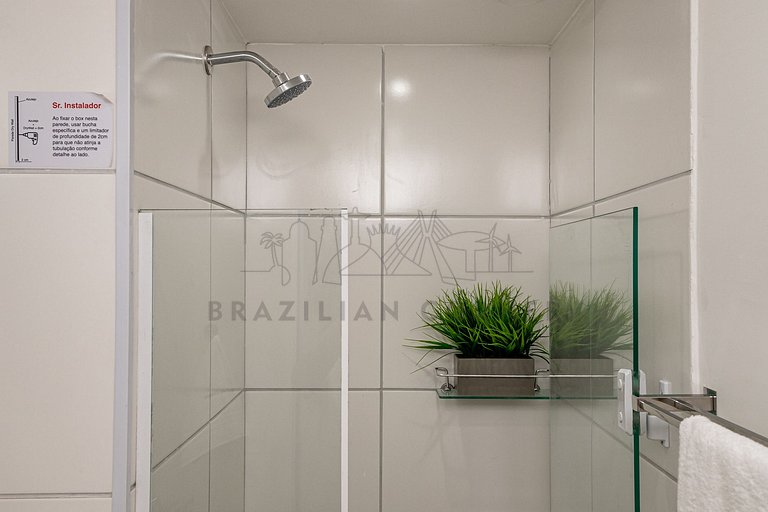 Moderno com ar- condicionado, piscina e academia