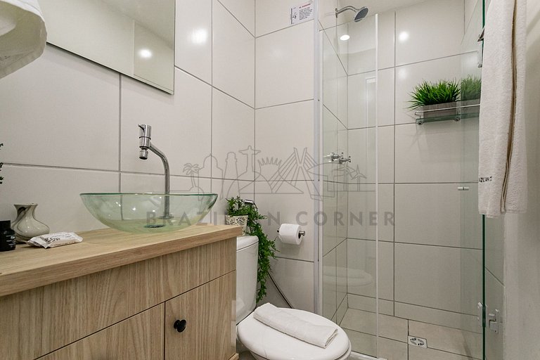 Moderno com ar- condicionado, piscina e academia