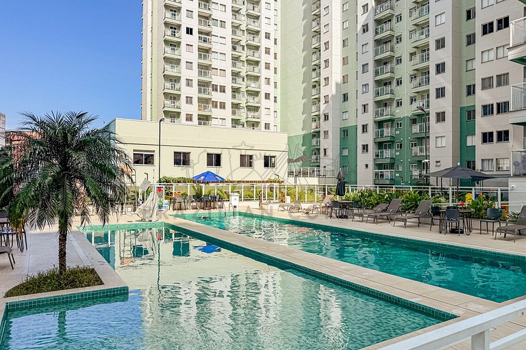 Moderno com ar- condicionado, piscina e academia