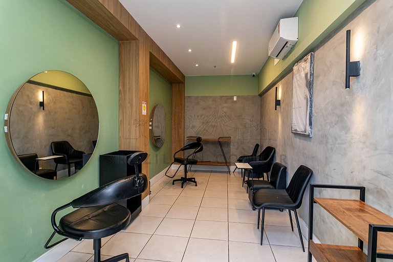 Modern with air-conditioning, pool and gym