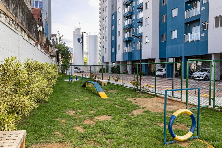 Moderno com ar- condicionado, piscina e academia