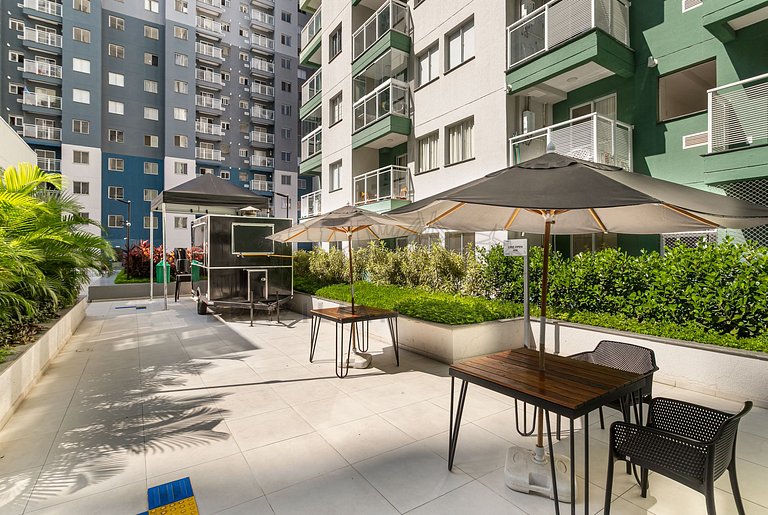 Moderno com ar- condicionado, piscina e academia